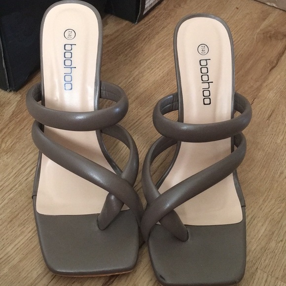 Boohoo Shoes - Boohoo Padded Toe Post Interest Heels MOCHA SIZE 7/40 US Size 9